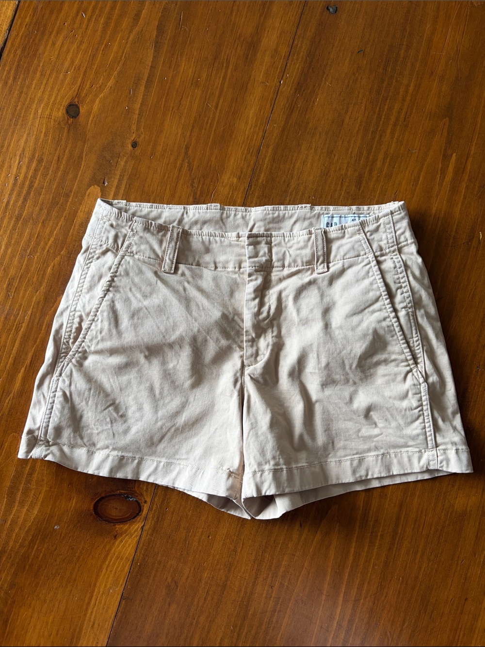 GAP 4” Downtown Khaki Shorts Sz 4P